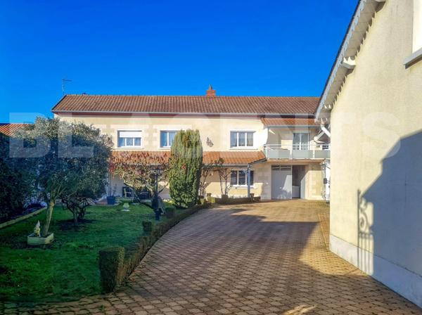 Propriété familiale avec grandes dépendances