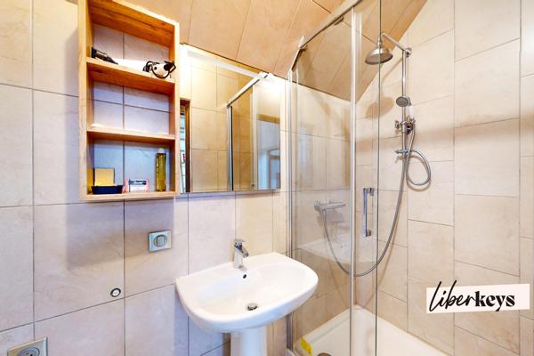 Proche Thoiry – Maison de village type triplex + 2 jardins + 2 parkings