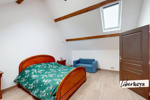 Proche Thoiry – Maison de village type triplex + 2 jardins + 2 parkings