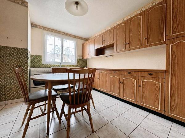 Maison 5 pièces, 3 chambres, sous-sol avec garage