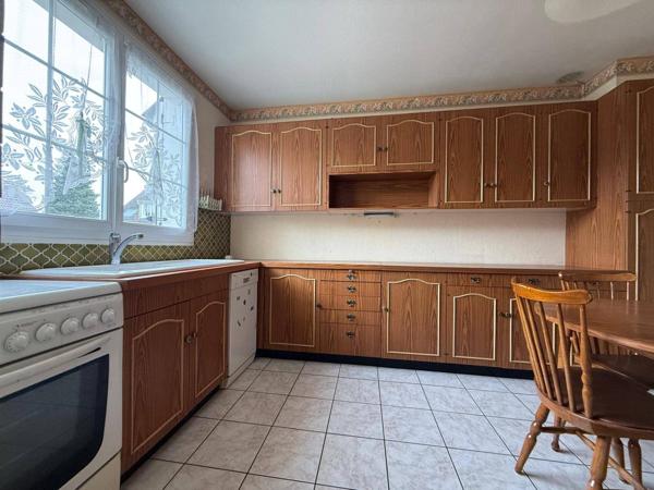 Maison 5 pièces, 3 chambres, sous-sol avec garage