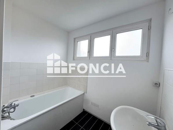 Location Appartement 3 pièces 61.4 m² - St Etienne Du Rouvray 76800