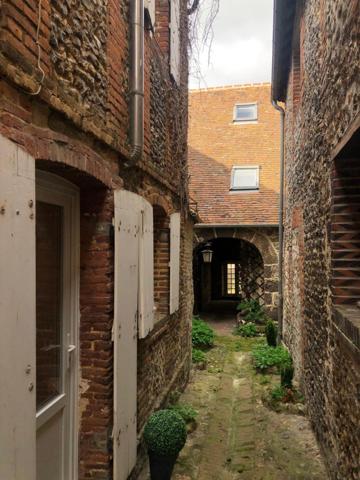 Petite maison de ville totalement rénovée