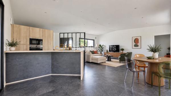 Vente
                Maison146 m² - 7 Pièces -
                    CHALLANS (85300)