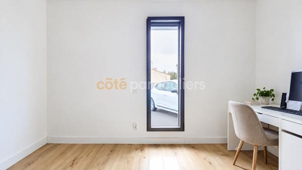 Vente
                Maison146 m² - 7 Pièces -
                    CHALLANS (85300)