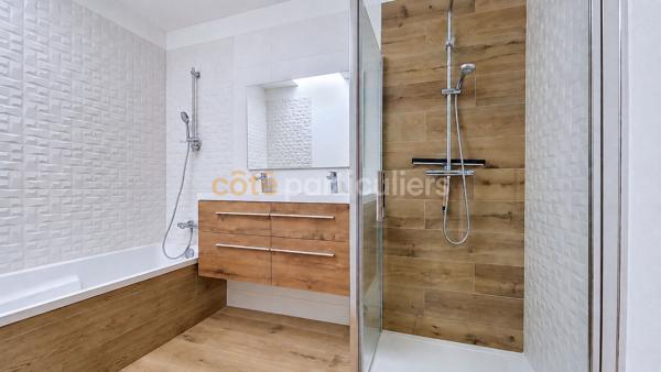 Vente
                Maison146 m² - 7 Pièces -
                    CHALLANS (85300)