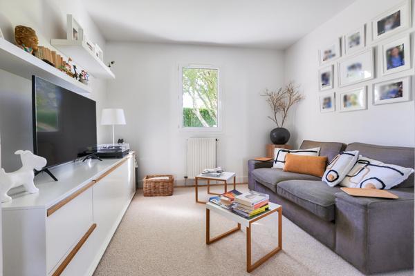 Très bel emplacement pour cette agréable maison contemporaine - La Brède