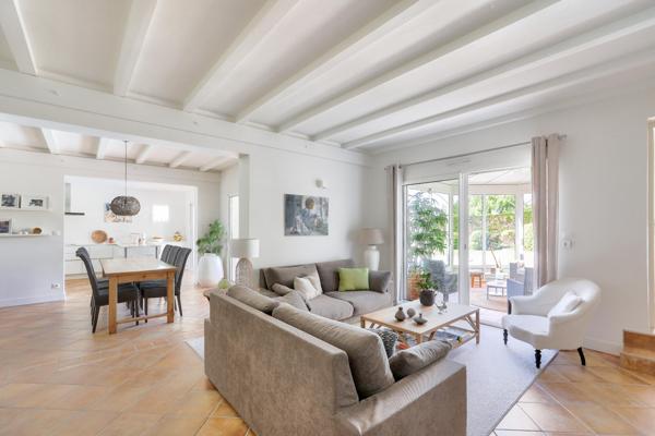 Très bel emplacement pour cette agréable maison contemporaine - La Brède