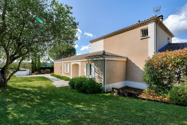 Très bel emplacement pour cette agréable maison contemporaine - La Brède