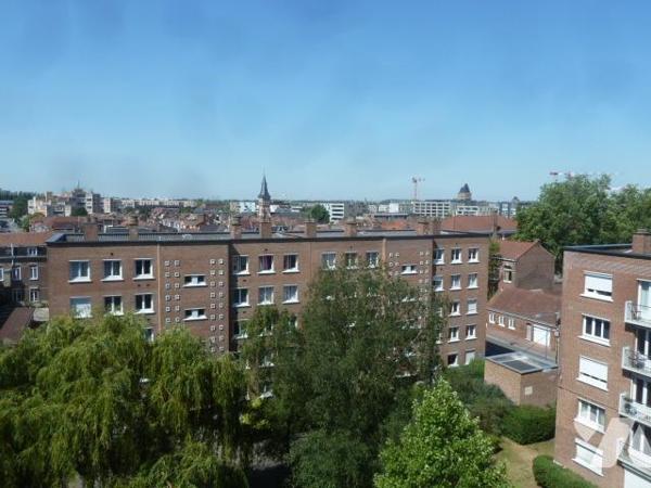 LILLE METRO BOIS BLANCS APPARTEMENT 61 M2 AVEC BALCON ET PARKING -