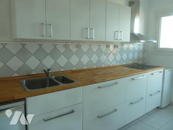 LILLE METRO BOIS BLANCS APPARTEMENT 61 M2 AVEC BALCON ET PARKING -