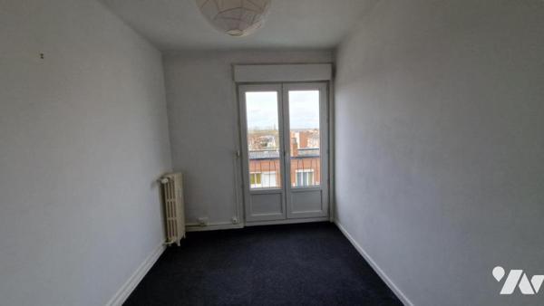 LILLE METRO BOIS BLANCS APPARTEMENT 61 M2 AVEC BALCON ET PARKING -