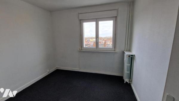 LILLE METRO BOIS BLANCS APPARTEMENT 61 M2 AVEC BALCON ET PARKING -