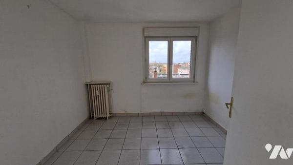 LILLE METRO BOIS BLANCS APPARTEMENT 61 M2 AVEC BALCON ET PARKING -