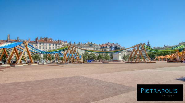 PLACE BELLECOUR - MAGNIFIQUE APPARTEMENT FAMILIAL
