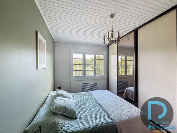 VILLA de 183m² avec piscine sur une parcelle de terrain de 932m² - 4 chambres