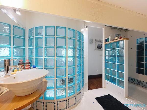VILLA de 183m² avec piscine sur une parcelle de terrain de 932m² - 4 chambres