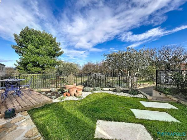 VILLA de 183m² avec piscine sur une parcelle de terrain de 932m² - 4 chambres