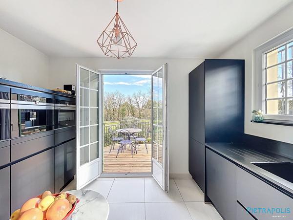 VILLA de 183m² avec piscine sur une parcelle de terrain de 932m² - 4 chambres