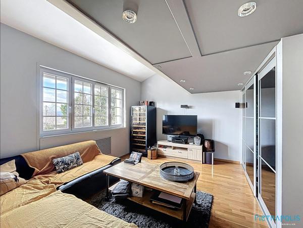 VILLA de 183m² avec piscine sur une parcelle de terrain de 932m² - 4 chambres