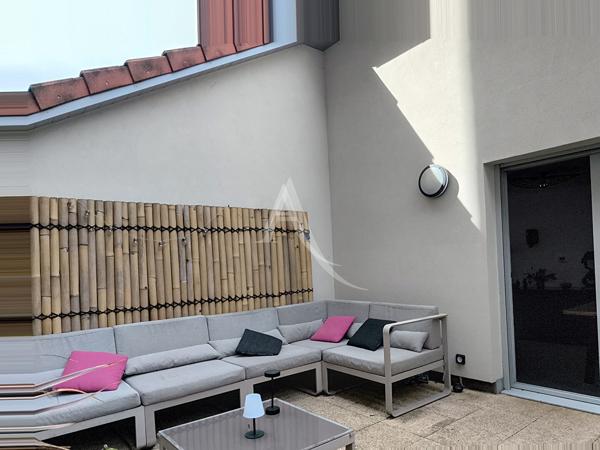 Proche centre ville et verdun,duplex ,3 chambres ,2 sde,2 parkings sécurisés