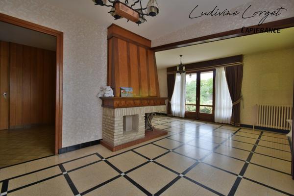 Maison traditionnelle à vendre avec travaux à Soissons(02) bien situé – 6 pièces- 140 m² habitables–Vivable de plain- pied–4 chambres-Sous sol total–Carport–Double garage –Terrain 1200m2