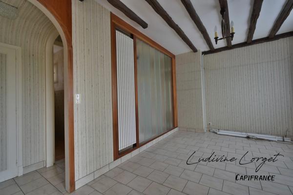Maison traditionnelle à vendre avec travaux à Soissons(02) bien situé – 6 pièces- 140 m² habitables–Vivable de plain- pied–4 chambres-Sous sol total–Carport–Double garage –Terrain 1200m2