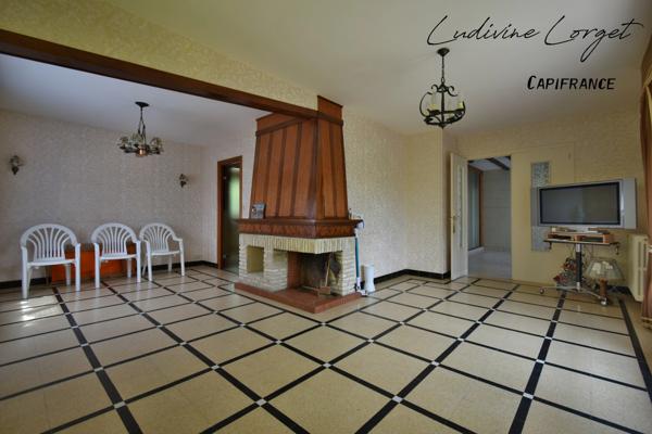 Maison traditionnelle à vendre avec travaux à Soissons(02) bien situé – 6 pièces- 140 m² habitables–Vivable de plain- pied–4 chambres-Sous sol total–Carport–Double garage –Terrain 1200m2