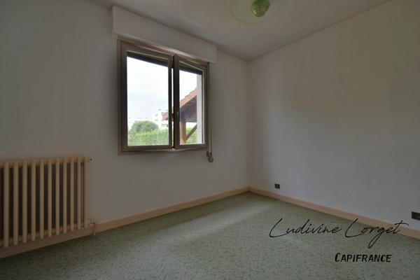 Maison traditionnelle à vendre avec travaux à Soissons(02) bien situé – 6 pièces- 140 m² habitables–Vivable de plain- pied–4 chambres-Sous sol total–Carport–Double garage –Terrain 1200m2
