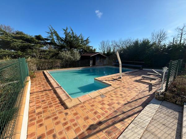 Maison de campagne avec piscine et garage