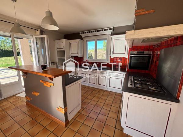 Maison de campagne avec piscine et garage