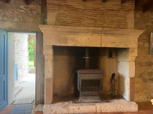 Demeure en pierre avec dépendances et parc arboré