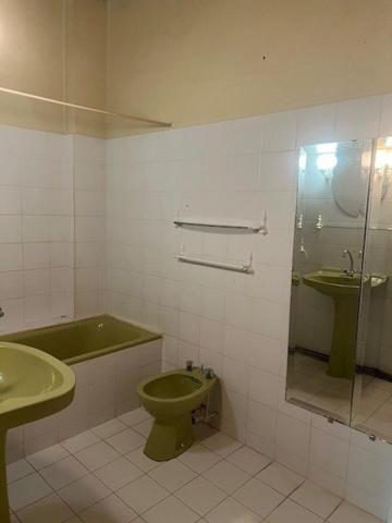 Demeure en pierre avec dépendances et parc arboré