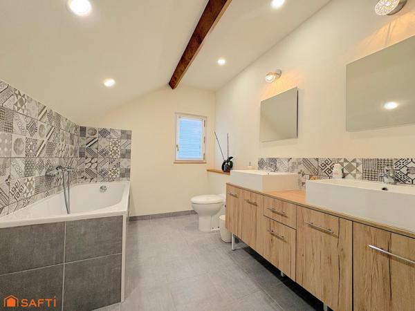 Magnifique maison avec grange et vaste terrain