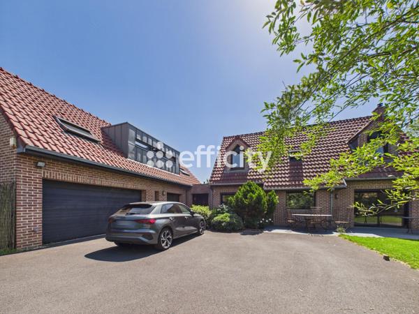 Maison
         8 pièces
        - 220 m² Bien prestige 699 000 € *