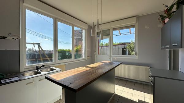 Maison semi mitoyenne avec jardin et garage