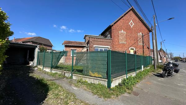 Maison semi mitoyenne avec jardin et garage