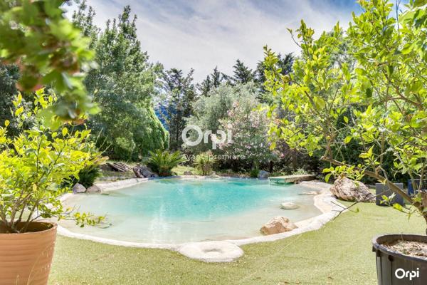 Maison à vendre    10 pièces • 376 m2 Marseille 11