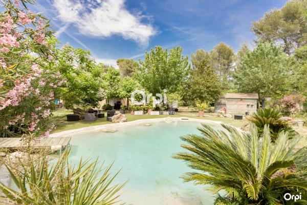 Maison à vendre    10 pièces • 376 m2 Marseille 11