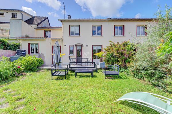 Maison Saint Germain En Laye 5 pièce(s) 124.42 m2 599 000 € **  - Référence  18560