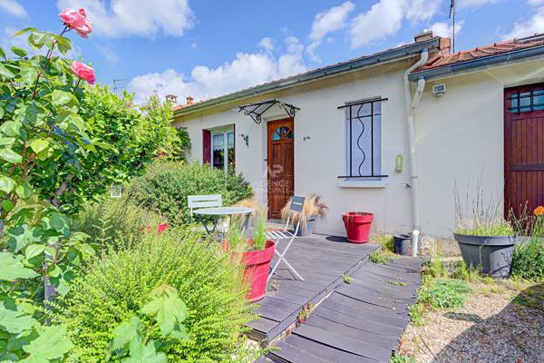 Maison Saint Germain En Laye 5 pièce(s) 124.42 m2 599 000 € **  - Référence  18560