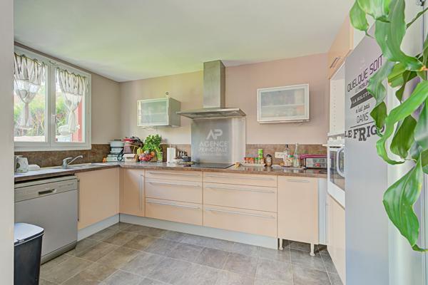 Maison Saint Germain En Laye 5 pièce(s) 124.42 m2 599 000 € **  - Référence  18560