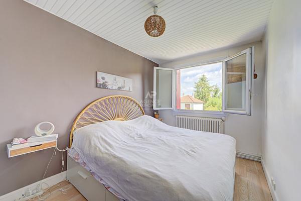 Maison Saint Germain En Laye 5 pièce(s) 124.42 m2 599 000 € **  - Référence  18560