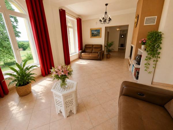 Propriete à vendre 9 pièces MIRECOURT (88) PROPRIÉTÉ D'EXCEPTION avec PISCINE sur TERRAIN clos et arboré de + de 6.500 m2