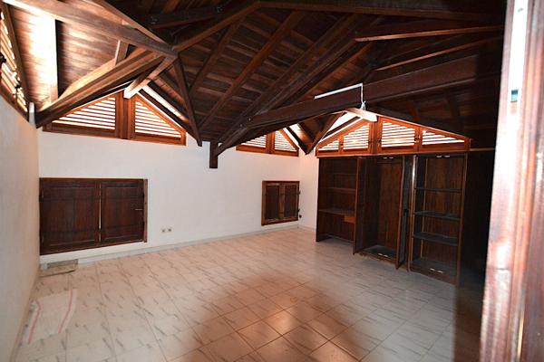Gosier (97190) Propriété de 28270m2 avec maison à rénover