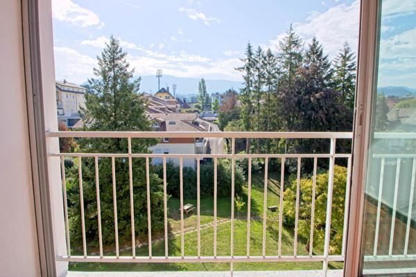 Appartement T4 de 104 m² avec garage au calme