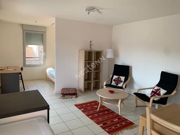 Toulouse Rangueil appartement T1 bis meublé de 41.77 m² sans vis à vis à proximité des commodités , 1 place de parking sous sol et balcon