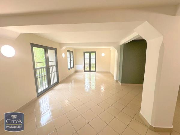 Appartement à louer 3 pièces 86.2m² Chivy-lès-Étouvelles (02000)