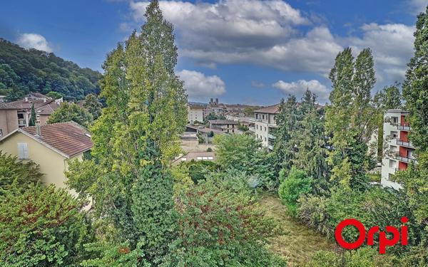Appartement à vendre    2 pièces •  Bourgoin-Jallieu