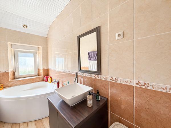 Maison de plus de 119m2- Roches Bettaincourt, 3 chambres, terrain, garage